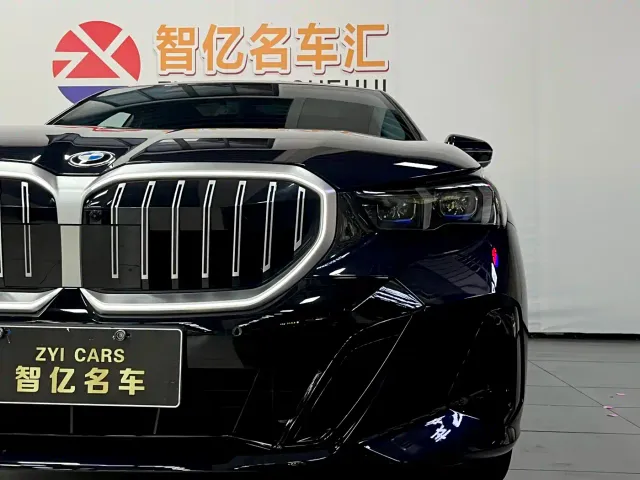 BMW 5 Series — Фото автомобиля 12