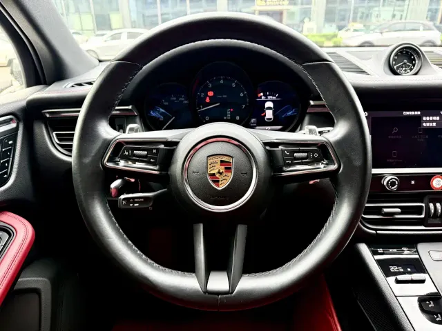 Porsche Macan — Фото автомобиля 12