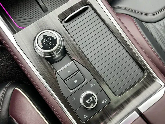 Ford Explorer — Фото автомобиля 18