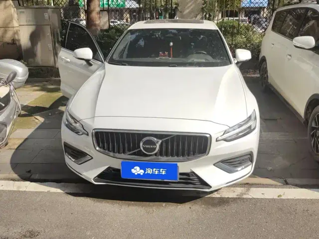 Volvo S60 — Фото автомобиля 2