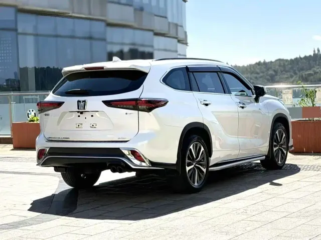 Toyota Crown Kluger — Фото автомобиля 4