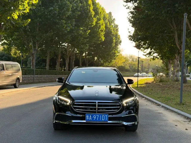 Mercedes-Benz E-Class — Фото автомобиля 2