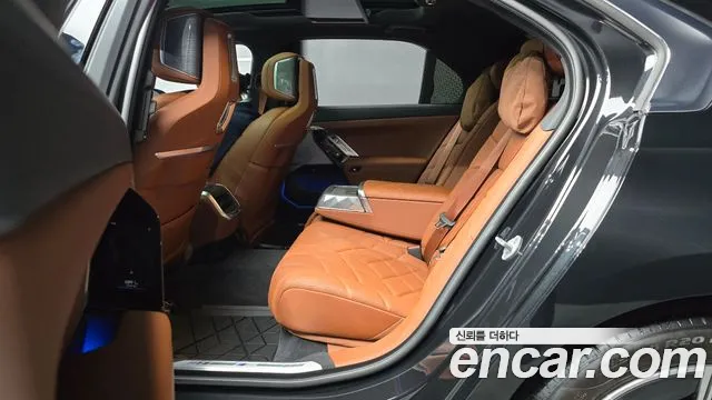 BMW 7-Series 7 серия (G70) 740i xDrive M Sport — Фото автомобиля 13