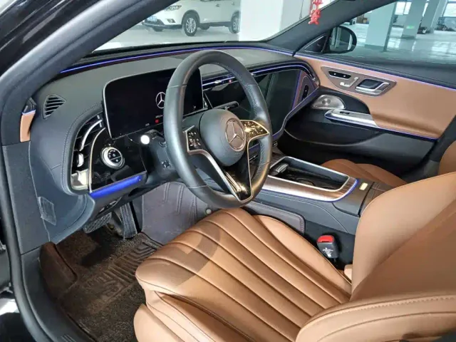 Mercedes-Benz E-Class — Фото автомобиля 7