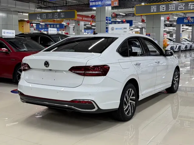 Volkswagen Lavida — Фото автомобиля 4