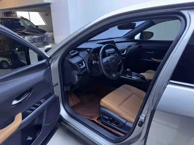 Lexus UX — Фото автомобиля 9