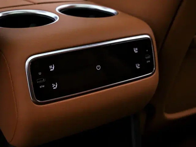 Li Auto L8 — Фото автомобиля 16