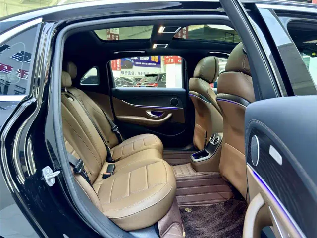 Mercedes-Benz E-Class — Фото автомобиля 6