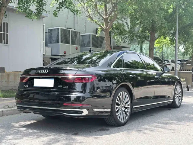 Audi A8 — Фото автомобиля 23