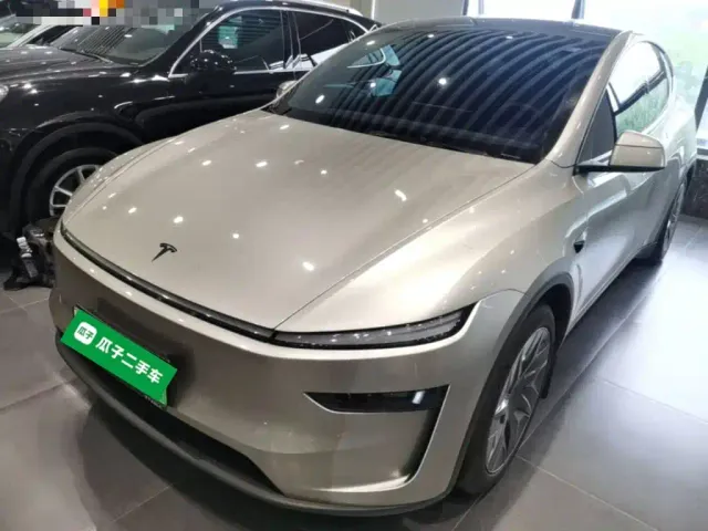 Фотография автомобиля — Tesla Model Y L