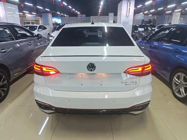 Volkswagen Lavida — Фото автомобиля 3