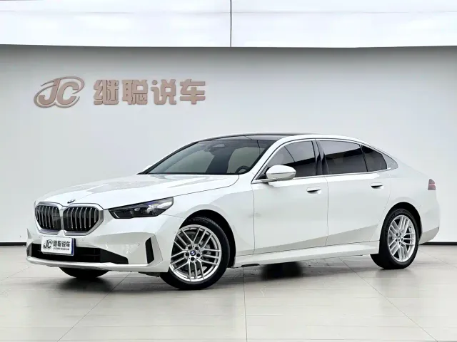 Фотография автомобиля — BMW 5 Series