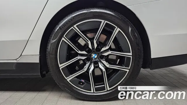 BMW i7 — Фото автомобиля 17