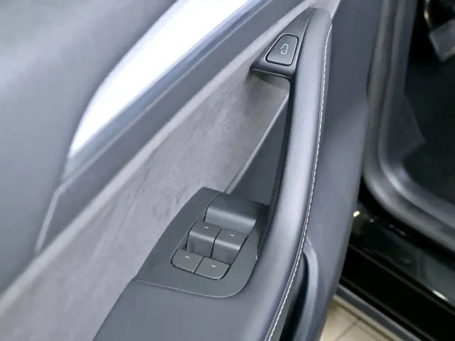 Tesla Model Y — Фото автомобиля 14