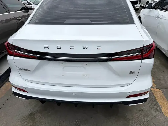 Roewe i5 — Фото автомобиля 5