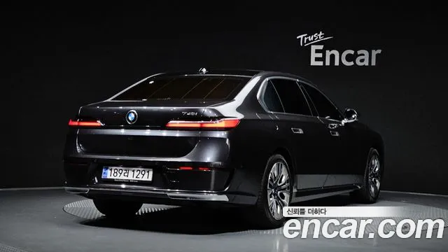 BMW 7 Series G70 — Фото автомобиля 2