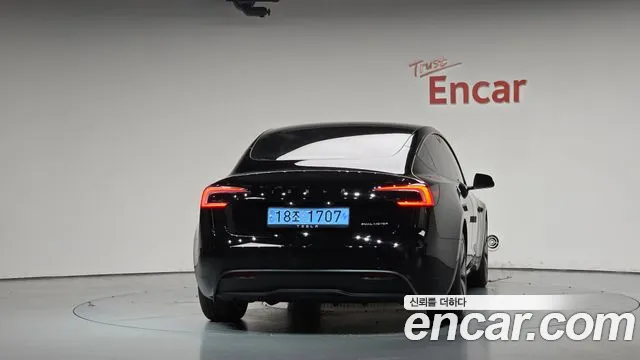 Tesla Model 3 — Фото автомобиля 3
