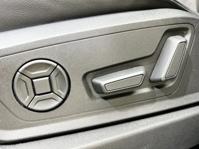 Audi e-tron — Фото автомобиля 20
