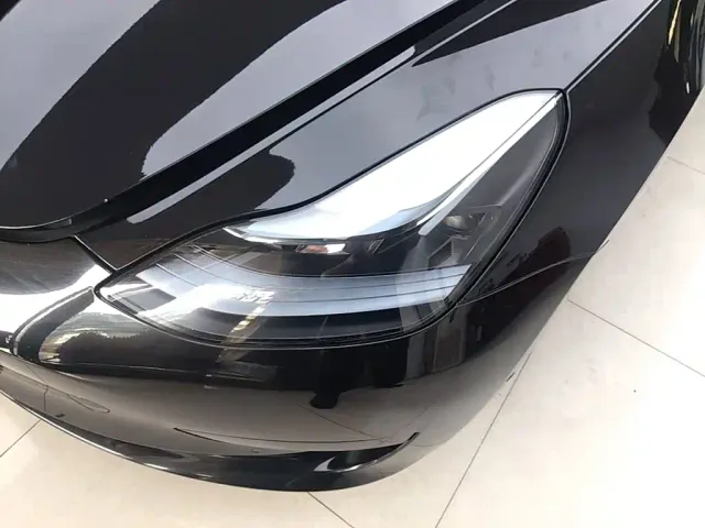 Tesla Model 3 — Фото автомобиля 17