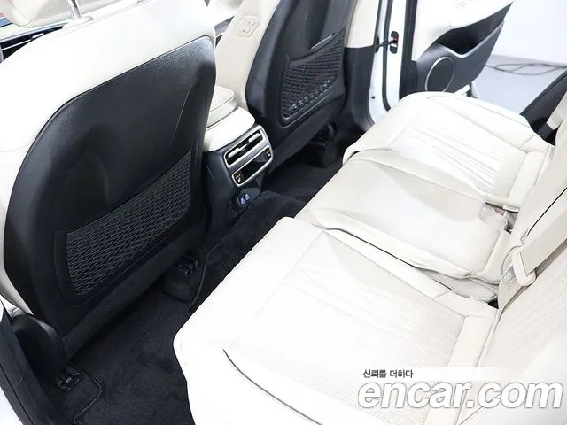Genesis GV70 — Фото автомобиля 16