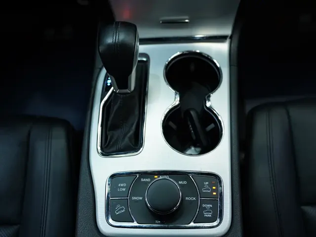 Jeep Grand Cherokee — Фото автомобиля 10