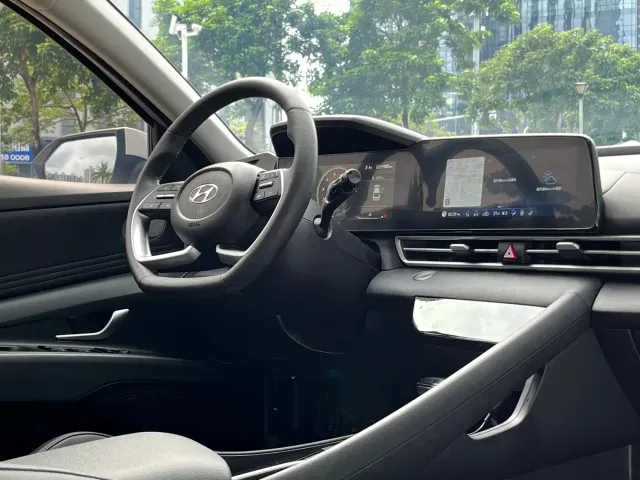 Hyundai Elantra — Фото автомобиля 12