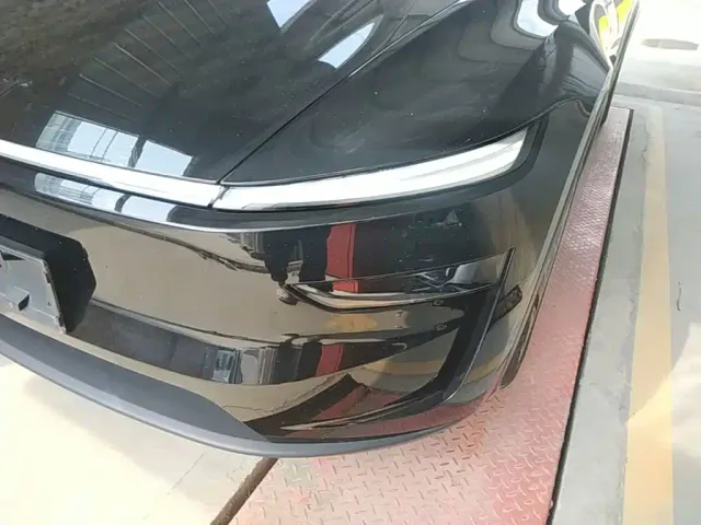 Tesla Model Y L — Фото автомобиля 23