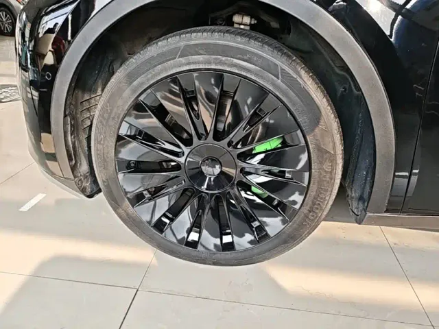 Tesla Model Y — Фото автомобиля 22
