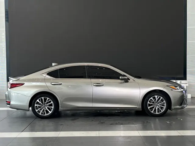 Lexus ES — Фото автомобиля 7