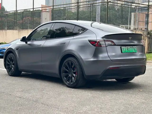 Tesla Model Y — Фото автомобиля 15