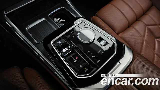 BMW 7-Series 7 серия (G70) 740i xDrive M Sport — Фото автомобиля 9