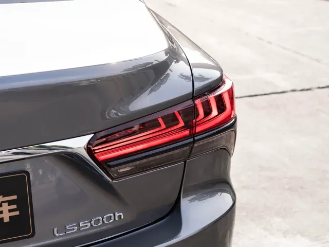 Lexus LS — Фото автомобиля 7