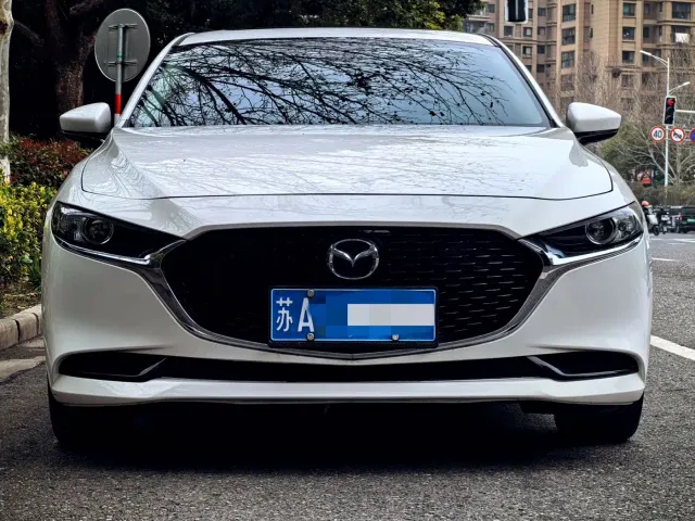 Mazda Axela — Фото автомобиля 2
