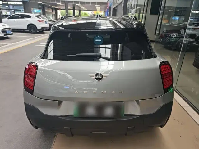 MINI Electric MINI ACEMAN — Фото автомобиля 5