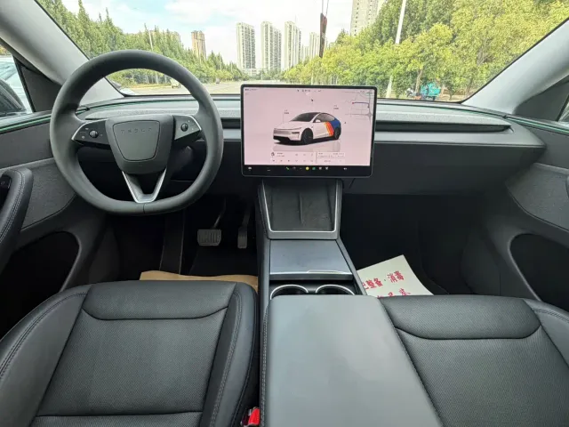 Tesla Model Y — Фото автомобиля 8