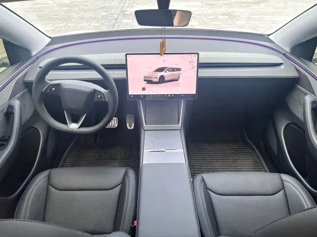 Tesla Model Y — Фото автомобиля 7