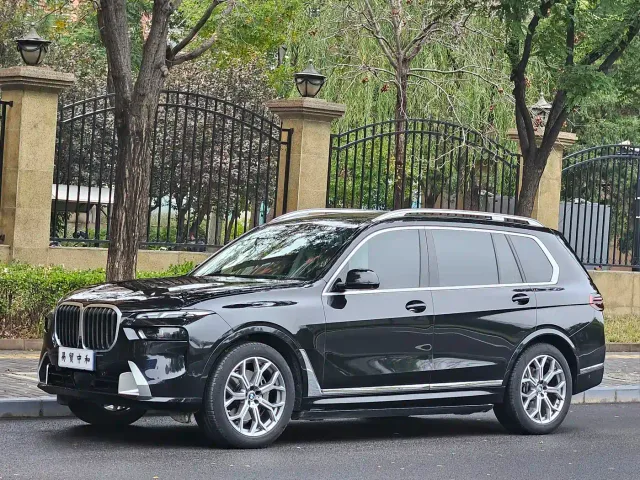 Фотография автомобиля — BMW X7