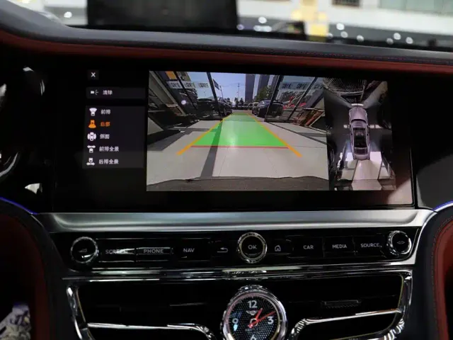 Bentley Flying Spur — Фото автомобиля 12