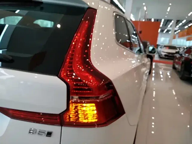 Volvo XC60 — Фото автомобиля 7