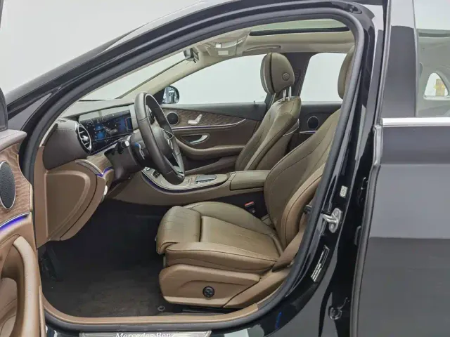 Mercedes-Benz E-Class — Фото автомобиля 10