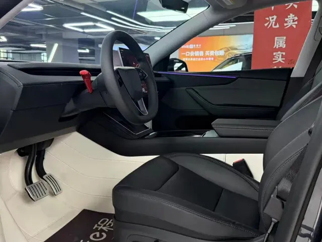 Tesla Model Y — Фото автомобиля 7