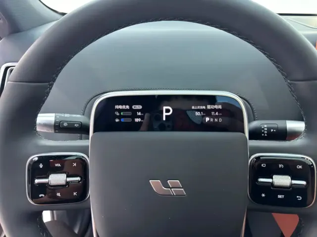 Li Auto Li Auto L6 2025 Pro Smart Renewal Edition — Фото автомобиля 10
