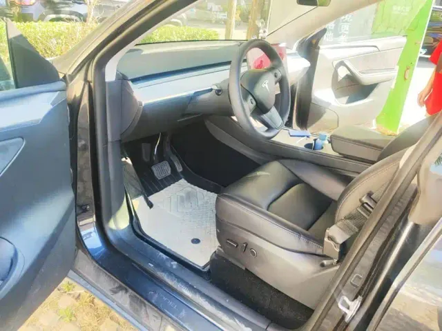 Tesla Model Y — Фото автомобиля 9