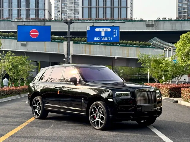 Rolls-Royce Cullinan — Фото автомобиля 2