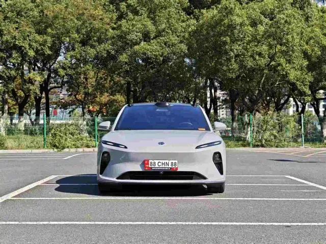 Nio ET5 Touring — Фото автомобиля 2