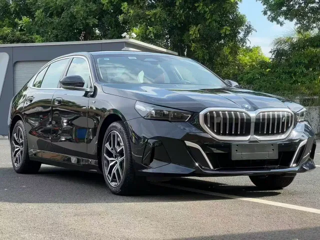 BMW i5 — Фото автомобиля 3