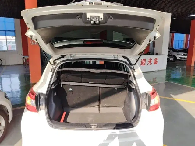 Nissan Tiida — Фото автомобиля 18