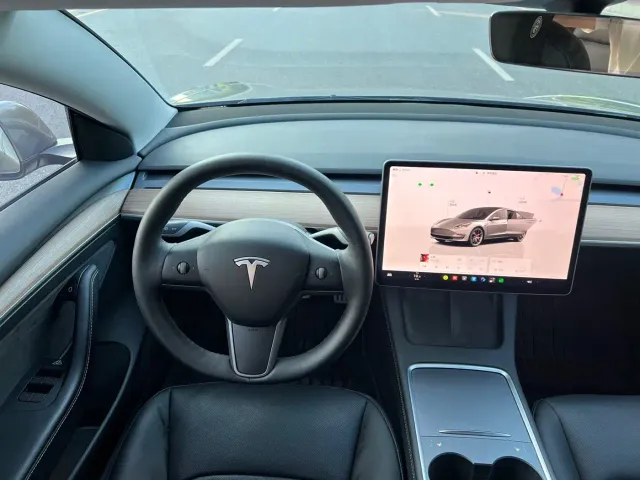 Tesla Model 3 — Фото автомобиля 11