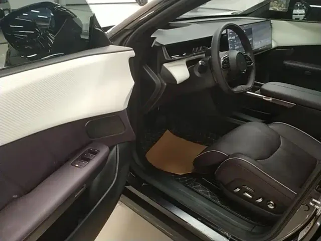 Mazda EZ-60 — Фото автомобиля 15