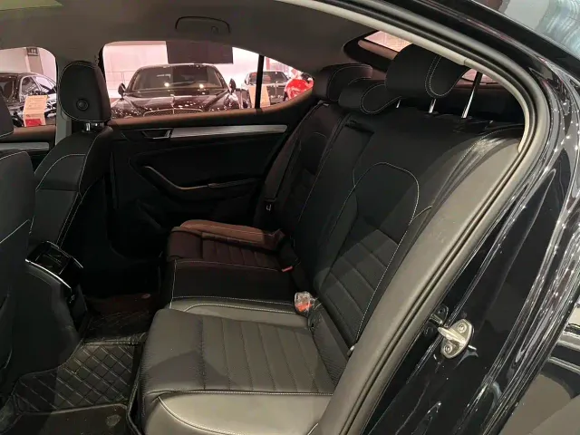 Skoda Superb — Фото автомобиля 8